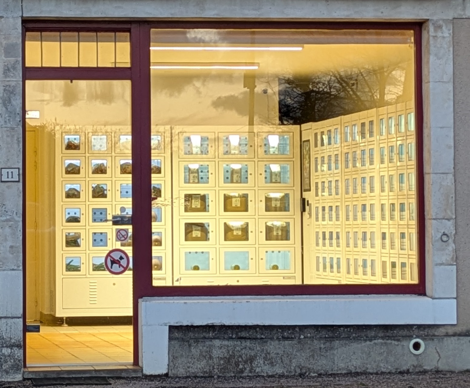 Les casiers du bourg de Vic avec la lumière